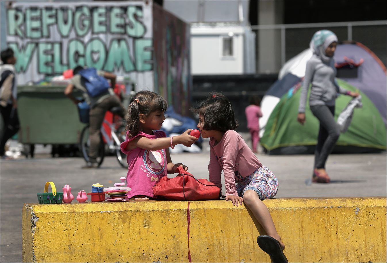 Το Πάσχα για τους ανήλικους πρόσφυγες στον Πειραιά – ΦΩΤΟ