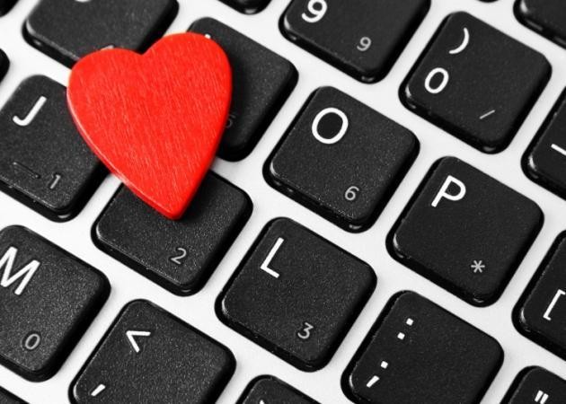 Όταν ο άνδρας σου μιλά με άλλες στο facebook