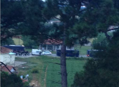 Καρέ καρέ η αστυνομική επιχείρηση για την εκκένωση της Ειδομένης – ΦΩΤΟ