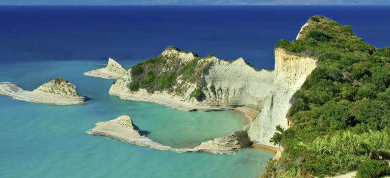 Τα 5 κορυφαία ελληνικά νησιά για οικογενειακές διακοπές