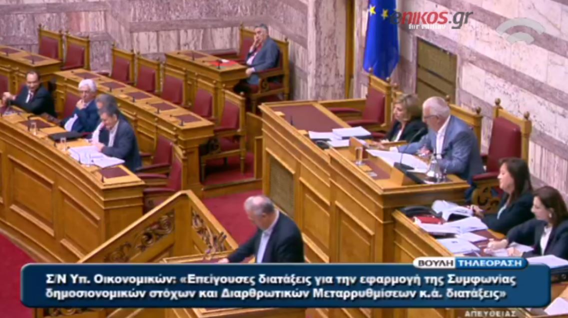 Το… δώρο του Κακλαμάνη στον Σκανδαλίδη για την γιορτή του – ΒΙΝΤΕΟ