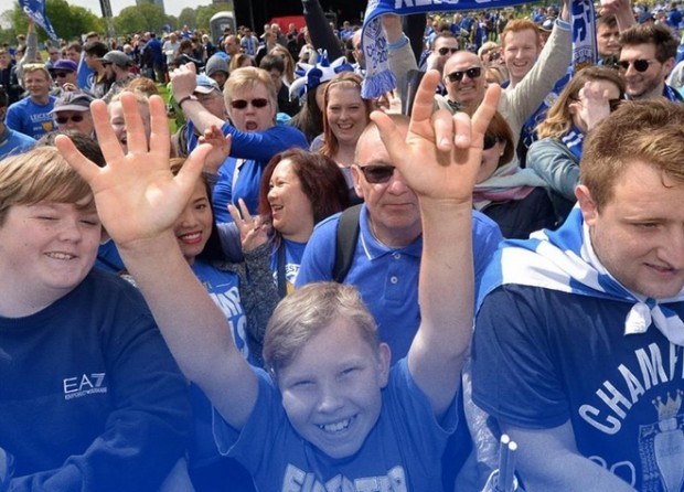 Λατρεία για τη Λέστερ στην παρέλαση του τίτλου – ΒΙΝΤΕΟ