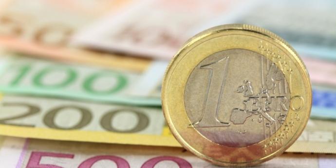 Πέφτουν οι πρώτες υπογραφές χρηματοδότησης από το πακέτο Γιούνκερ