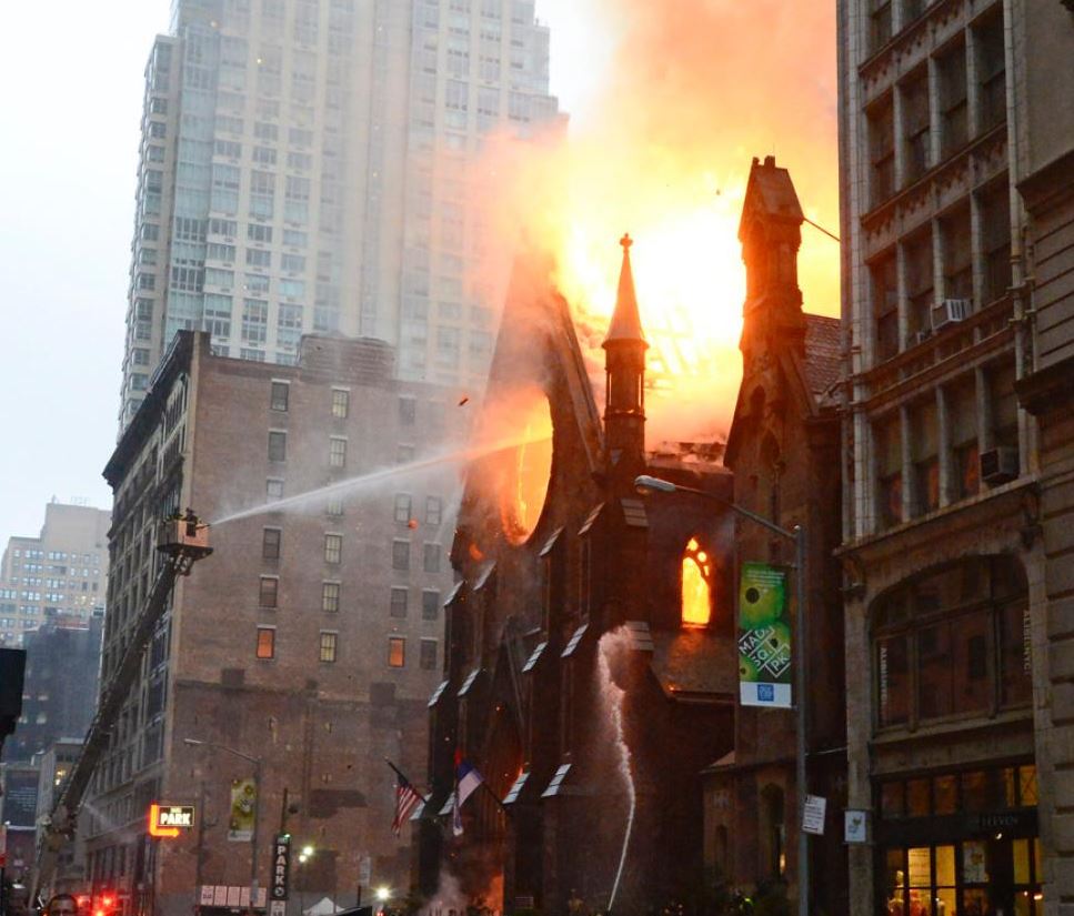 Κάηκε ορθόδοξη εκκλησία στη Νέα Υόρκη – ΦΩΤΟ