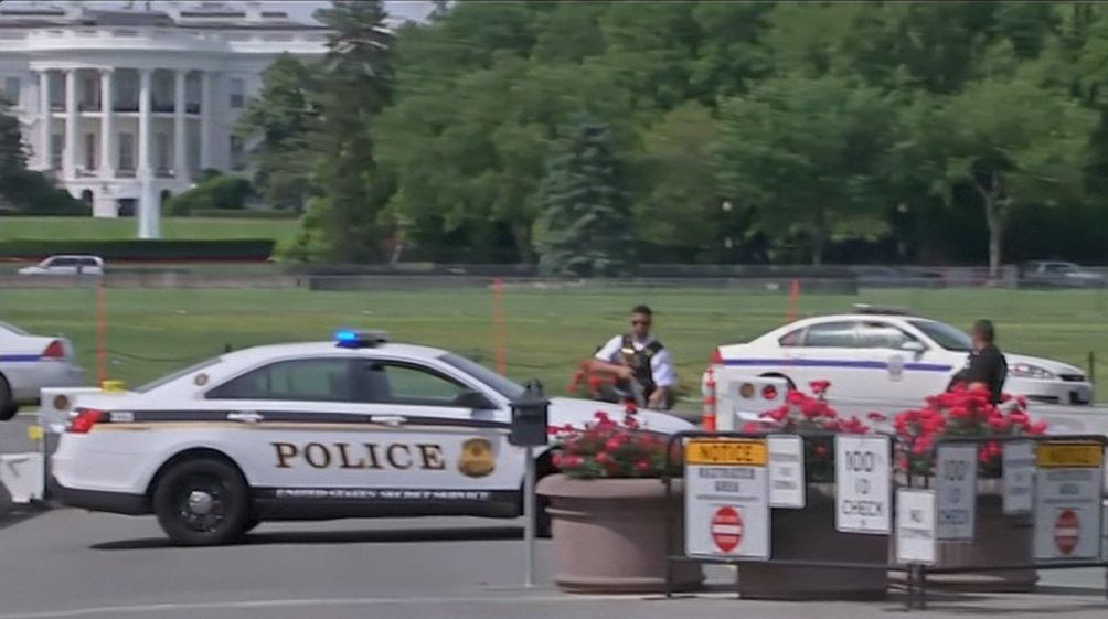 Συναγερμός στον Λευκό Οίκο – Αναφορές για έναν τραυματία