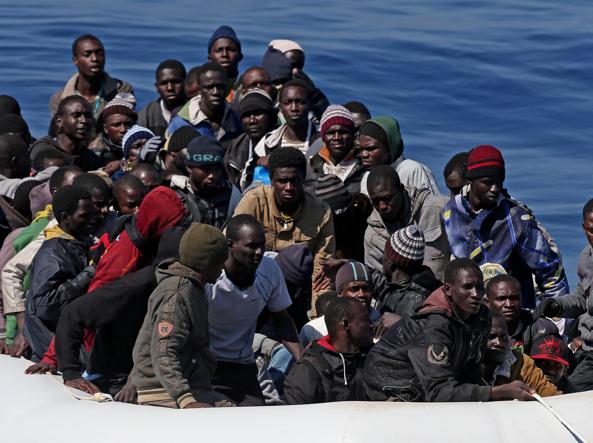 Πλοίο με 590 πρόσφυγες ναυάγησε ανοιχτά των λιβυκών ακτών