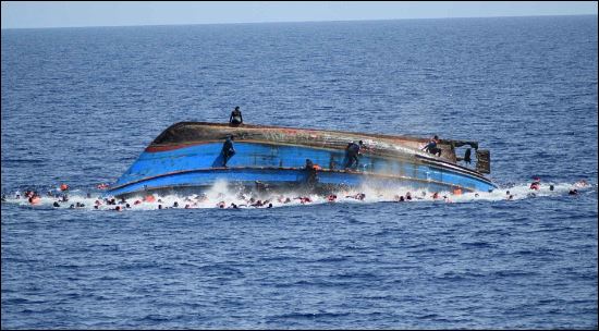 Περίπου 100 αγνοούμενοι από το ναυάγιο ανοιχτά της Λιβύης
