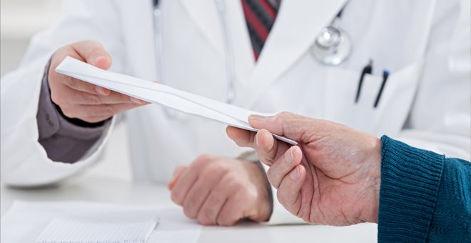 Το “φακελάκι” ζει και βασιλεύει – Ο τιμοκατάλογος της ντροπής – ΒΙΝΤΕΟ