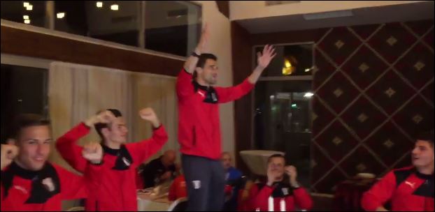 Με ελληνικό τραγούδι το γλέντι της πρωταθλήτριας Ρουμανίας – ΒΙΝΤΕΟ