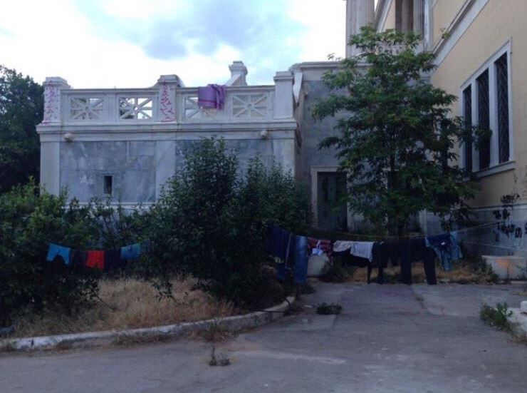 Η ΦΩΤΟ με τη “μπουγάδα” στο Πολυτεχνείο που ανέβασε ο Άδωνις