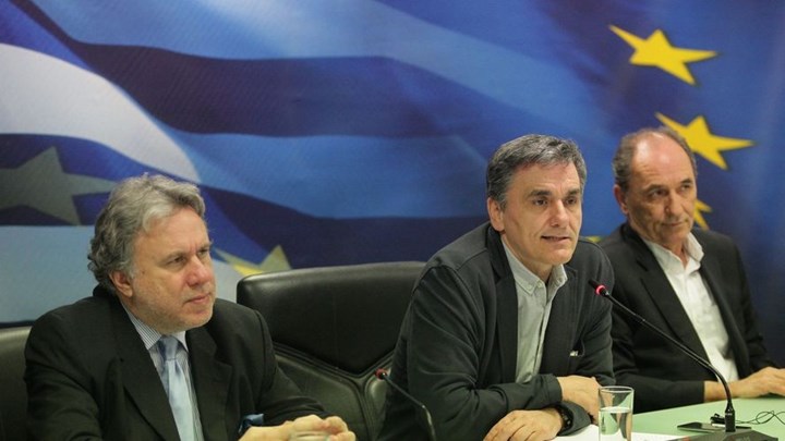 Χάσμα κυβέρνησης – δανειστών για την επιστροφή του ΕΚΑΣ