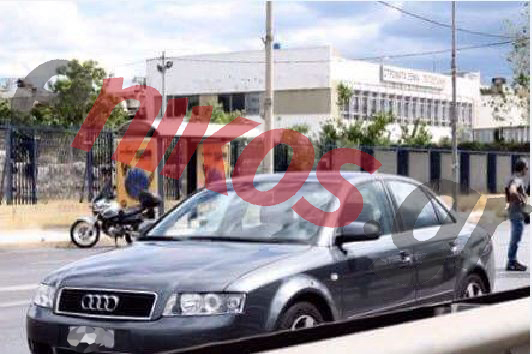 To αυτοκίνητο του διοικητή του νοσοκομείου της Νίκαιας μετά την επίθεση – ΦΩΤΟ
