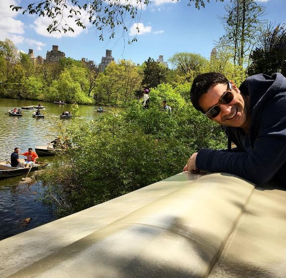 Η φωτογραφία που πόσταρε ο Παπακαλιάτης για τη γιορτή του