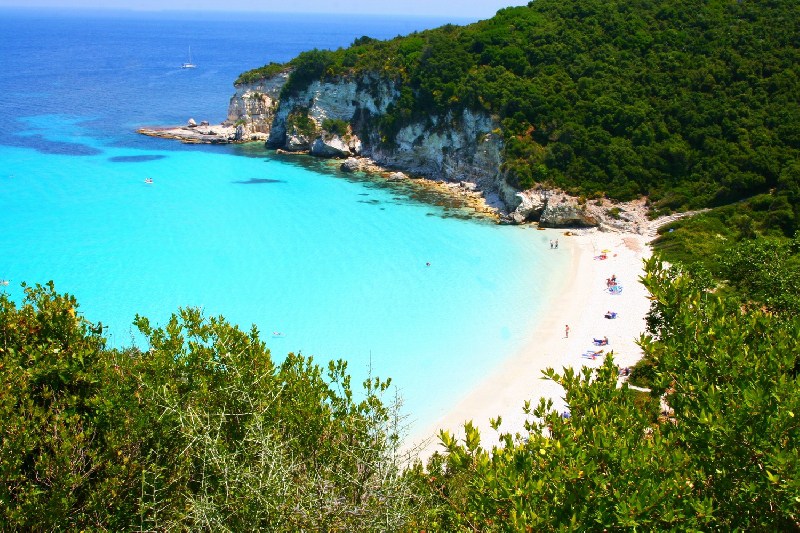 Lonely Planet: Η ομορφότερη «μυστική» παραλία του Ιονίου