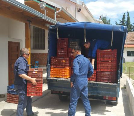 Παραδόθηκαν τρόφιμα για τα κέντρα φιλοξενίας προσφύγων Ν. Χράνης και Μηλιάς – ΦΩΤΟ