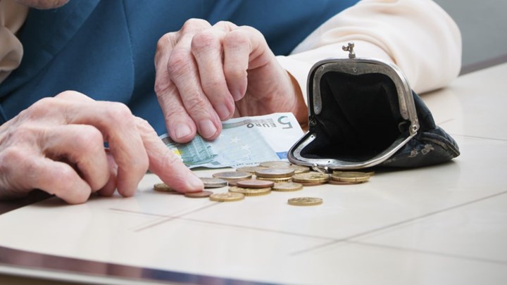 Σε 9 ή 12 δόσεις η επιστροφή του ΕΚΑΣ για 80.000 συνταξιούχους