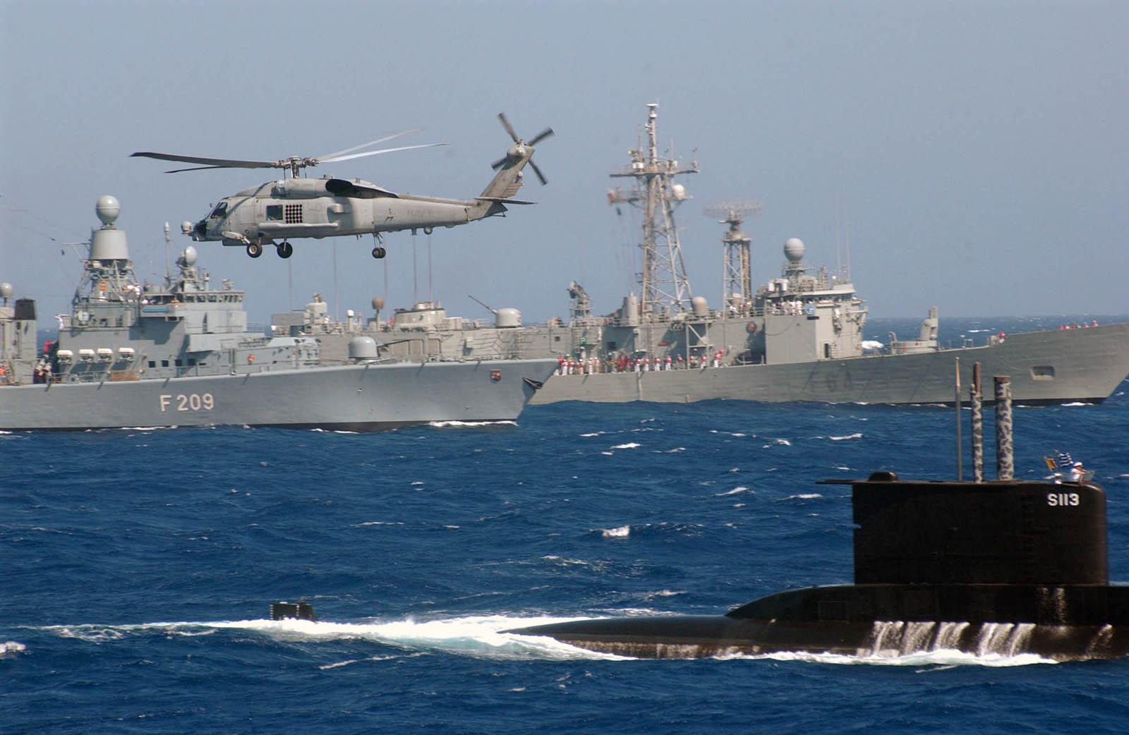 Δανός φωτογράφιζε πλοία του Πολεμικού Ναυτικού στη Χίο