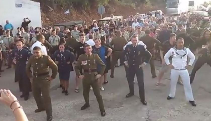 Ιθαγενείς της Νέας Ζηλανδίας χορεύουν τον παραδοσιακό χορό τους στα Χανιά – ΒΙΝΤΕΟ