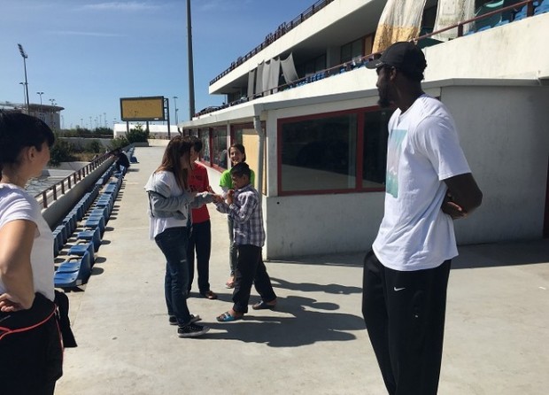 Κίνηση ανθρωπιάς από τον Χάντερ στους πρόσφυγες – ΦΩΤΟ