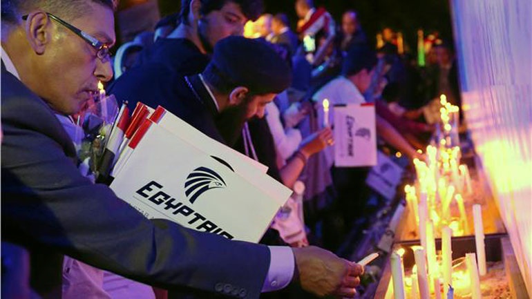 Συγκέντρωση στο Κάιρο για τα θύματα της πτήσης της EgyptAir