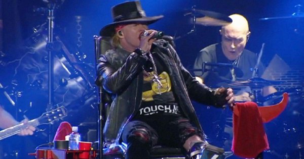 Απολαυστικός στο ντεμπούτο του στους AC/DC ο Αξλ Ρόουζ – ΒΙΝΤΕΟ