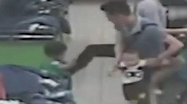 Σοκ στην Κίνα – Άνδρας κλώτσησε 2χρονο κοριτσάκι – ΒΙΝΤΕΟ