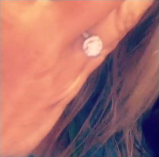 Η Μελέτη ποζάρει με μονόπετρο – BINTEO