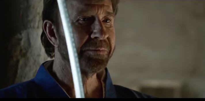 H viral διαφήμιση με τον Τσακ Νόρις – Ψήνει μπριζόλα με την…σκέψη του – ΒΙΝΤΕΟ