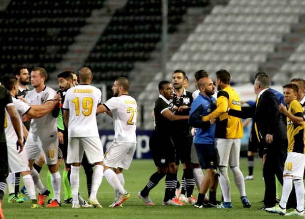 Στα χέρια ποδοσφαιριστές του ΠΑΟΚ και της ΑΕΚ – ΒΙΝΤΕΟ