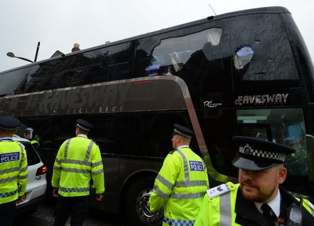 Οπαδοί της Γουέστ Χαμ επιτέθηκαν στο πούλμαν της Μάντσεστερ Γιουνάιτεντ – ΦΩΤΟ