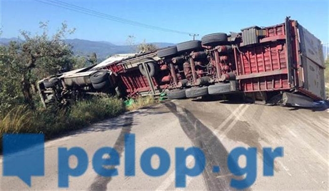 Κλειστή η παλαιά εθνική Πατρών-Αθηνών λόγω ανατροπής νταλίκας – ΦΩΤΟ