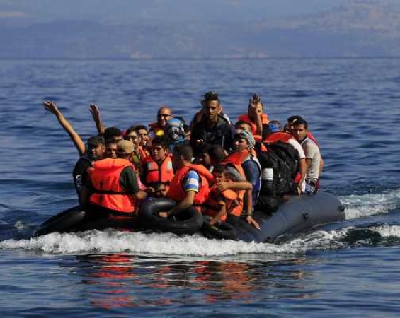Πλοιάριο με μετανάστες ανατολικά της Κρήτης