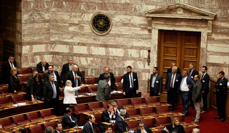 Τι συνέβη στη βουλή κατά τη διάρκεια της διακοπής της συνεδρίασης