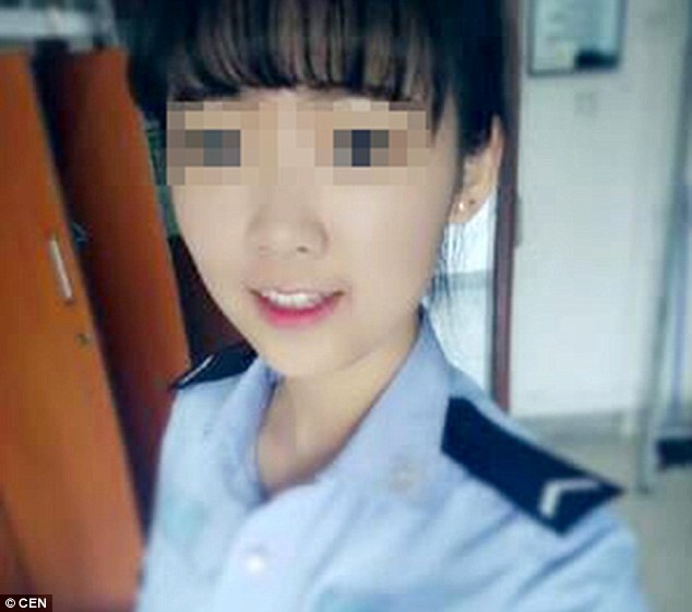 Κίνα: Γυναίκα – αστυνομικός απολύθηκε από το Σώμα για άσεμνες selfie – ΦΩΤΟ