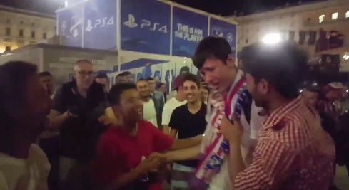 Η σκηνή που ξεχώρισε – Οπαδοί της Ρεάλ παρηγορούν τον φίλο της Ατλέτικο – ΒΙΝΤΕΟ