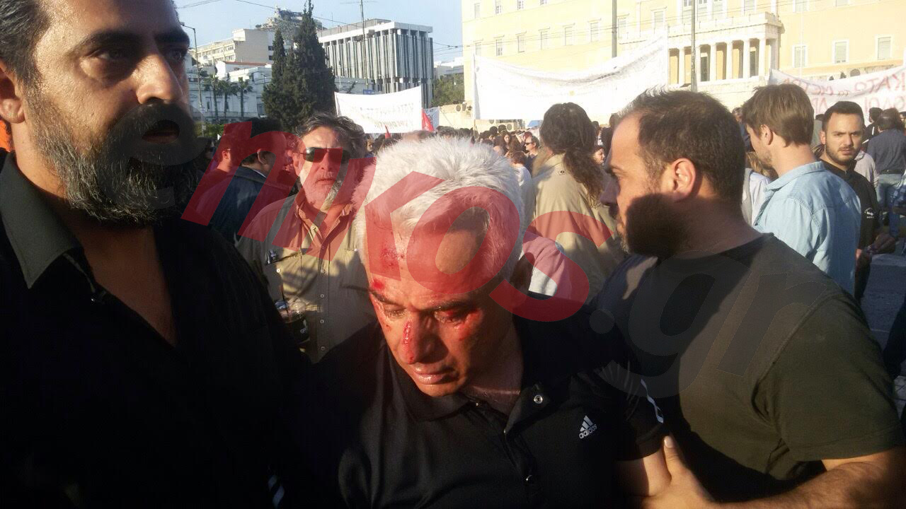 Ξυλοκόπησαν γνωστό αγροτοσυνδικαλιστή έξω από τη βουλή – ΦΩΤΟ