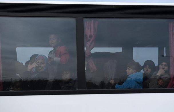 Στη Σίνδο και το Δερβένι έφτασαν οι πρώτοι πρόσφυγες