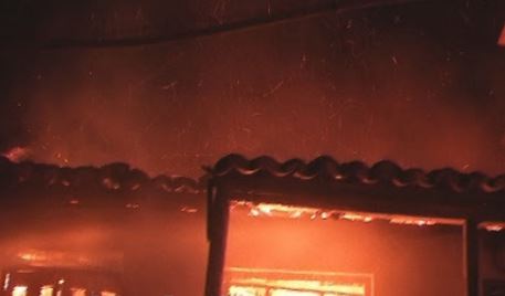 Στις φλόγες σπίτι στην Κόρινθο – ΦΩΤΟ – ΒΙΝΤΕΟ