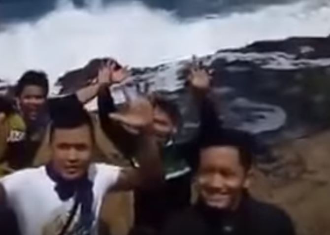 Η selfie που κόντεψε να τους στοιχίσει τη ζωή – ΒΙΝΤΕΟ