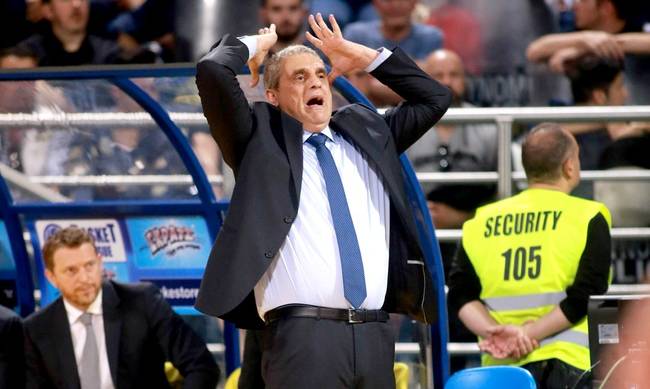 Το επεισοδιακό παιχνίδι στο Nick Galis Hall και η αντίδραση του Πεδουλάκη – ΒΙΝΤΕΟ