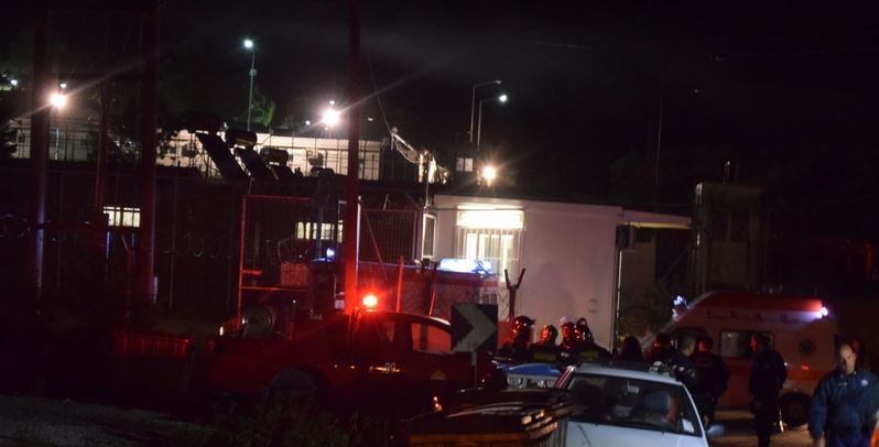 Στις φλόγες κοντέινερ στο κέντρο φιλοξενίας της Μόριας – ΦΩΤΟ