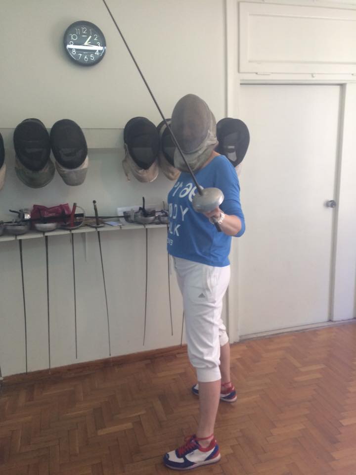 Η πρώην Ελληνίδα βουλευτής με το ξίφος στα χέρια – ΦΩΤΟ