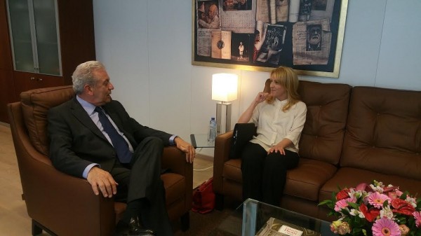 Τι συζήτησαν Αβραμόπουλος – Δούρου στις Βρυξέλλες – ΒΙΝΤΕΟ