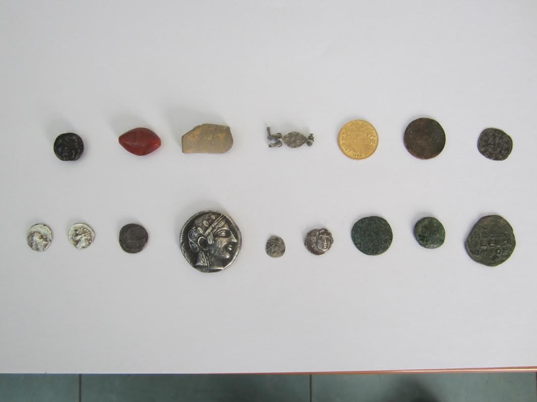 Συλλήψεις αρχαιοκάπηλων στην Αχαΐα – ΦΩΤΟ