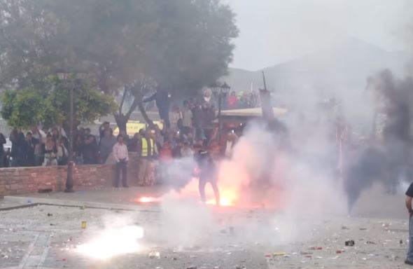 Οι μπουρλοτιέρηδες “έβαλαν φωτιά” στη Νάουσα της Πάρου – ΒΙΝΤΕΟ