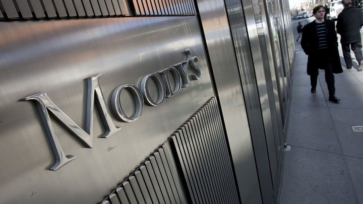 Moody’s: Αβέβαιη η εφαρμογή των μεταρρυθμίσεων