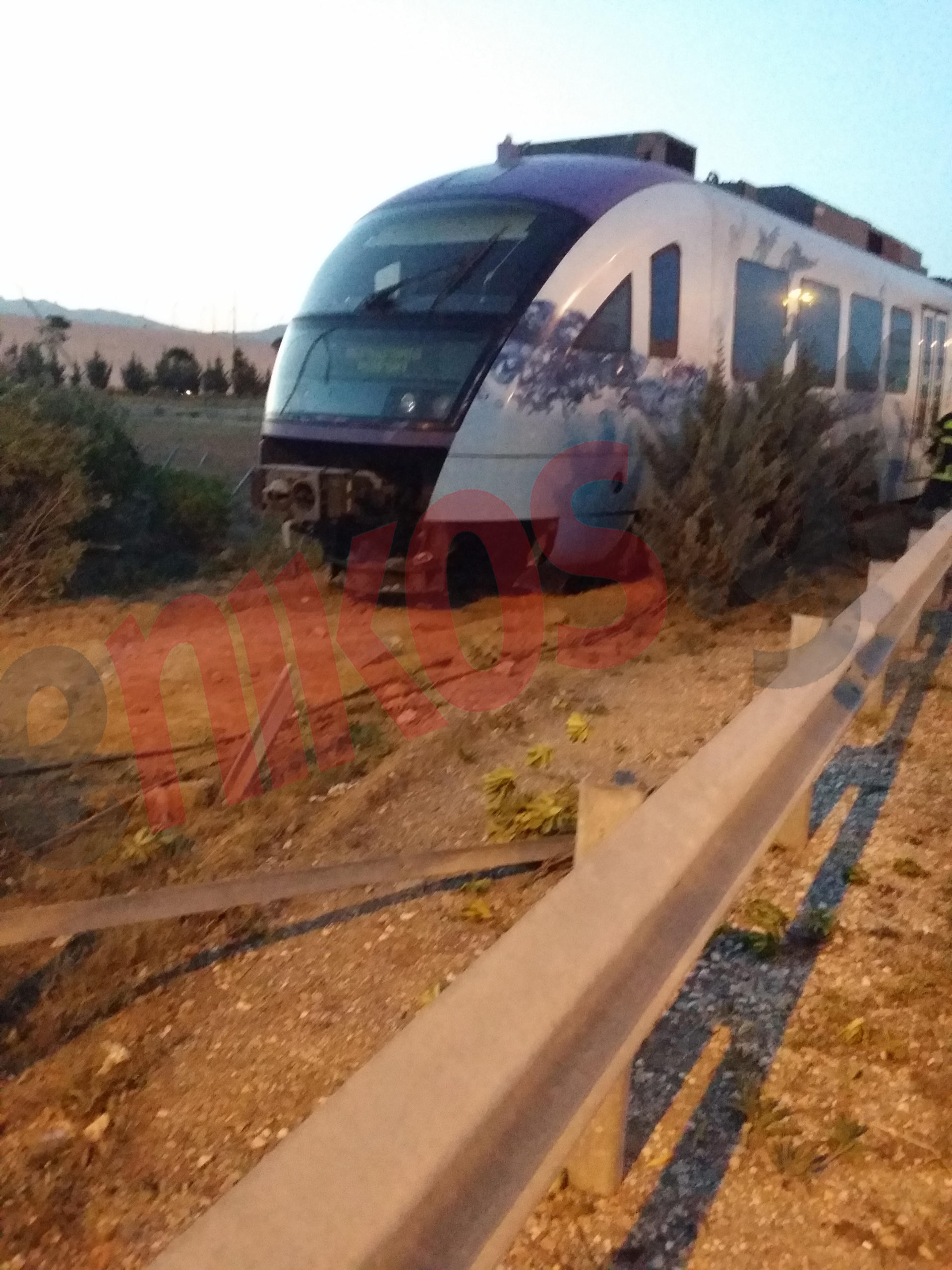 Συγκλονιστικές ΦΩΤΟ από τον εκτροχιασμό του συρμού του προαστιακού