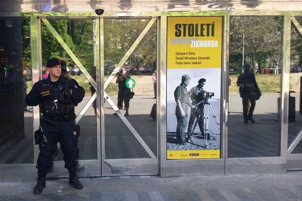 Συναγερμός στην Τσεχία – Απειλές για βόμβα σε 10 σημεία σε 3 πόλεις – ΤΩΡΑ