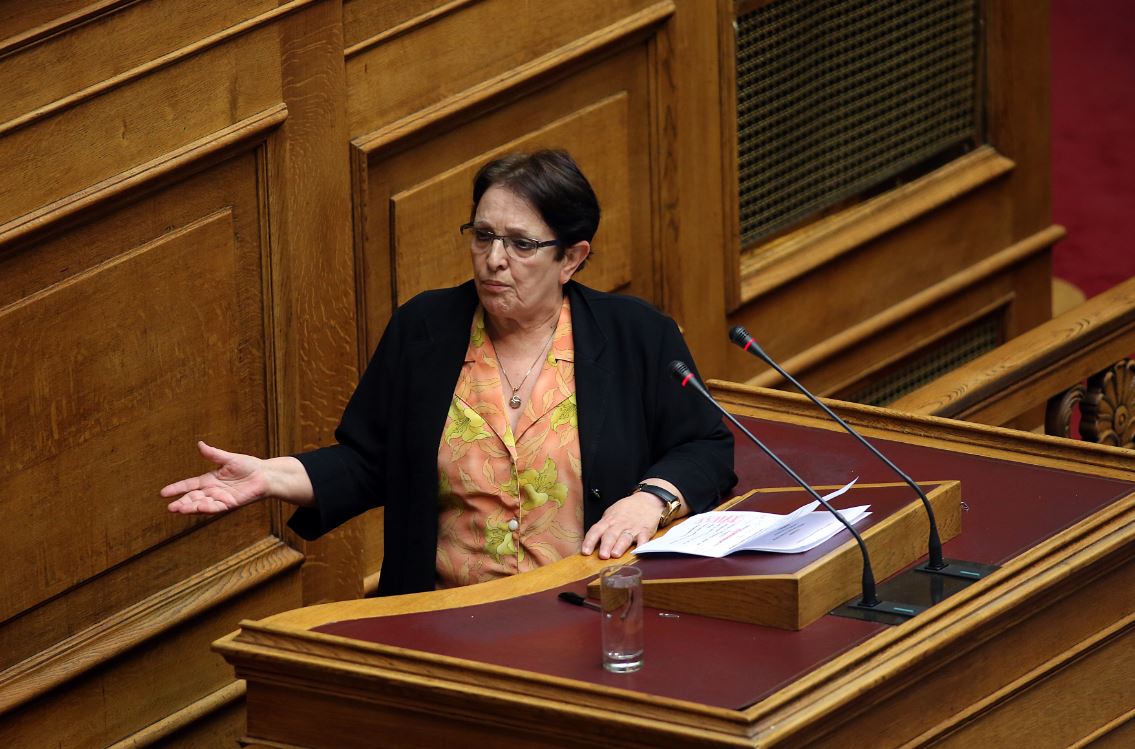 Παπαρήγα: Αφήστε τις εφηβικές ονειρώξεις ότι έρχεται η ανάπτυξη