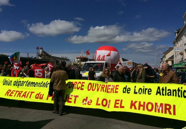 Στους δρόμους ξανά οι Γάλλοι ενάντια στο νόμο για τα εργασιακά – ΦΩΤΟ